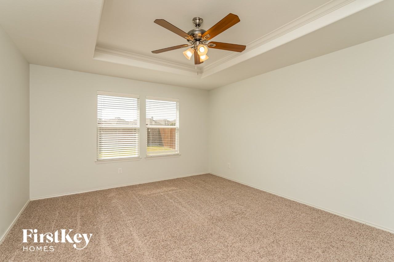 215 Citrus Dr - Photo 6 of 15