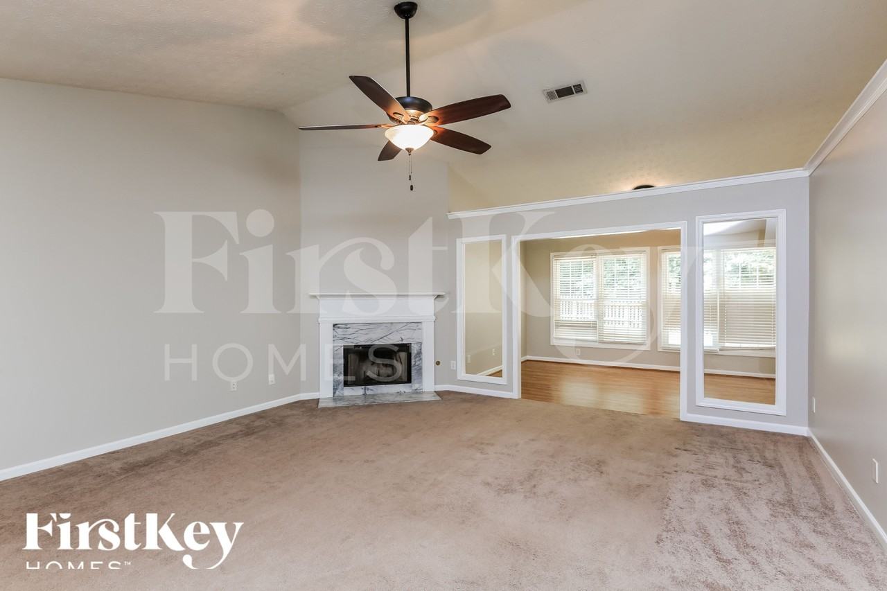 1893 Brittlebank Ln - Photo 2 of 18
