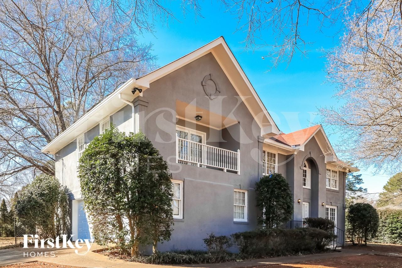 2559 Bryan Cir - Photo 2 of 19