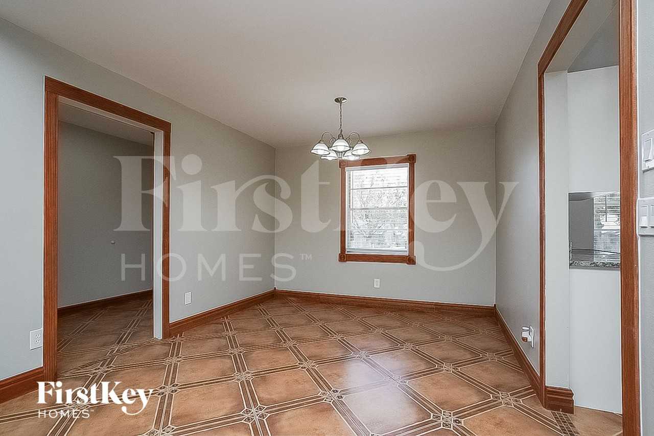 818 Black Knight Dr - Photo 4 of 15