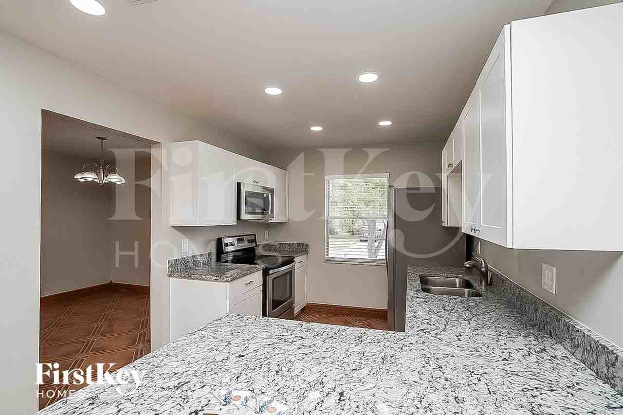 818 Black Knight Dr - Photo 5 of 15