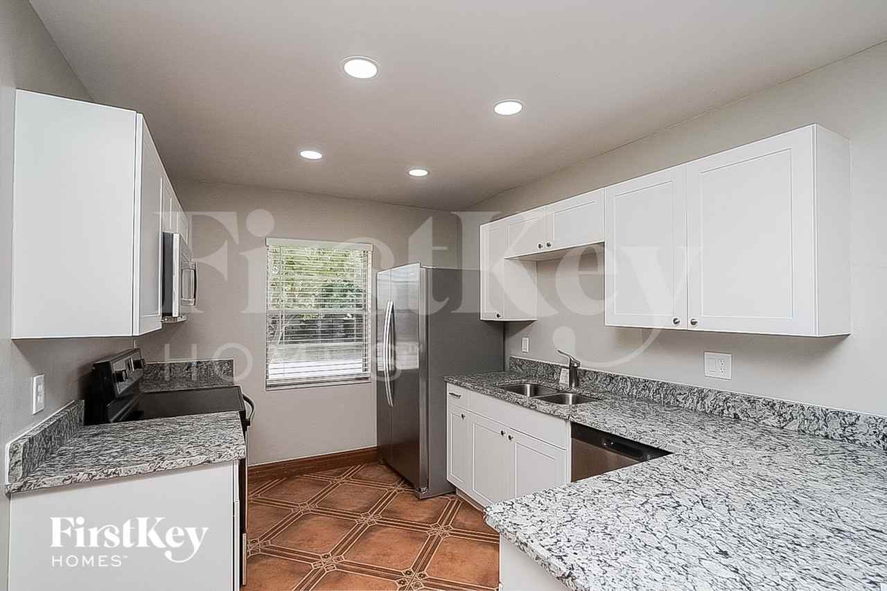 818 Black Knight Dr - Photo 6 of 15