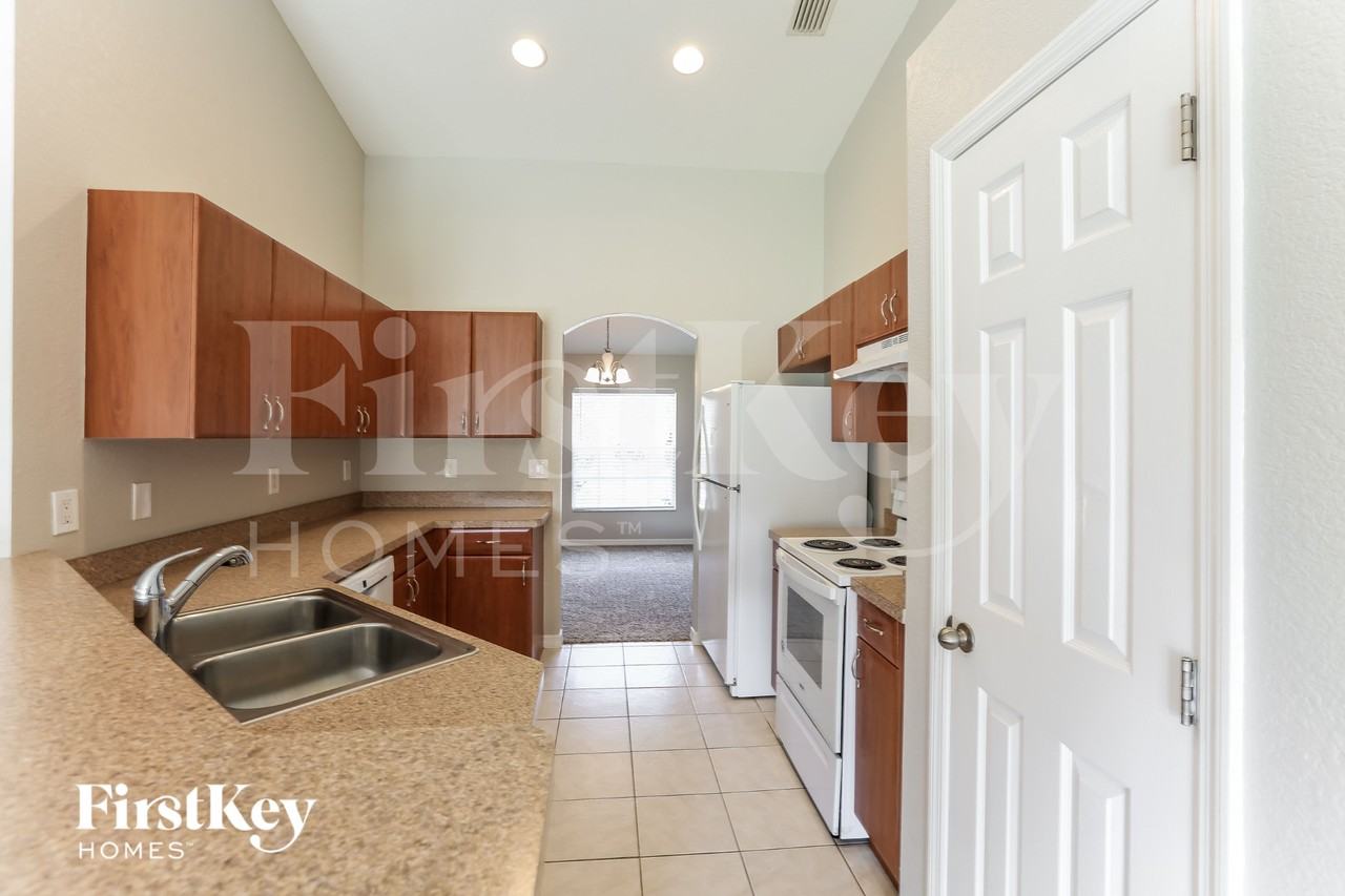 2637 Lacroix Ave - Photo 6 of 15