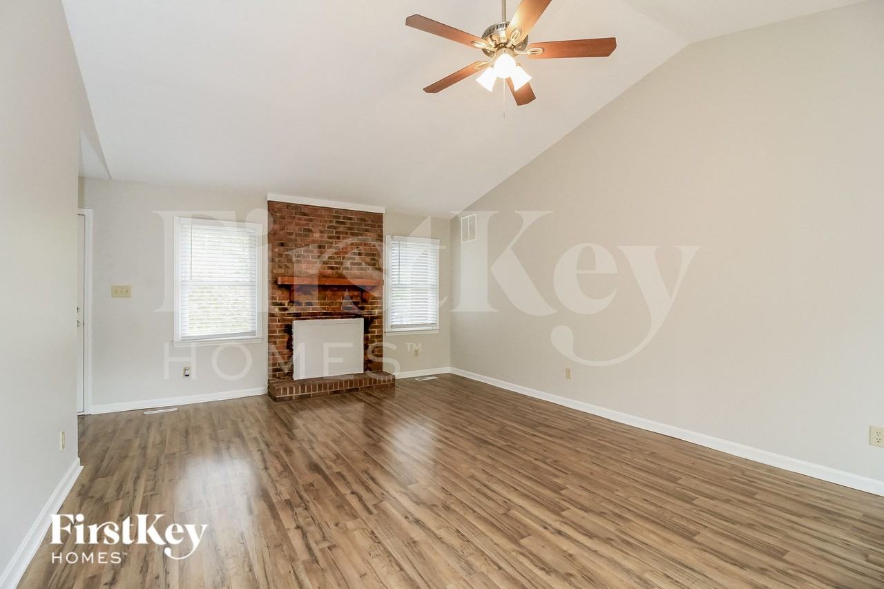 324 Century Blvd - Photo 3 of 15