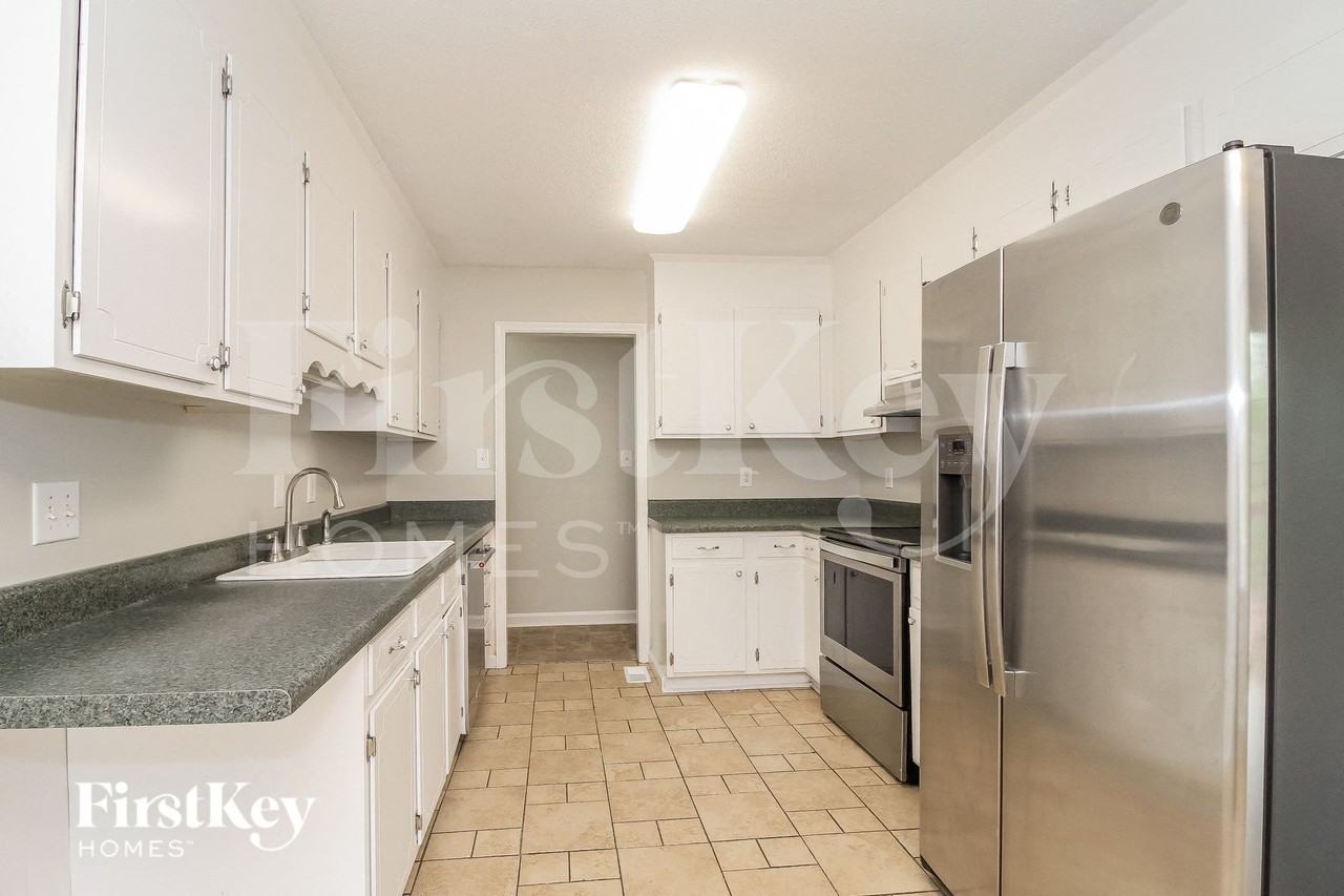 324 Century Blvd - Photo 5 of 15