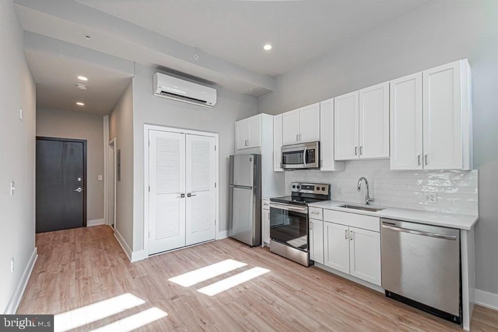 1300 S 19th St Apt 3 - Photo 2 of 16