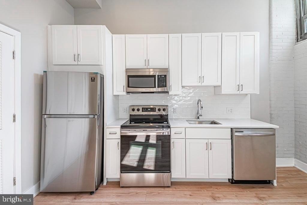 1300 S 19th St Apt 3 - Photo 3 of 16