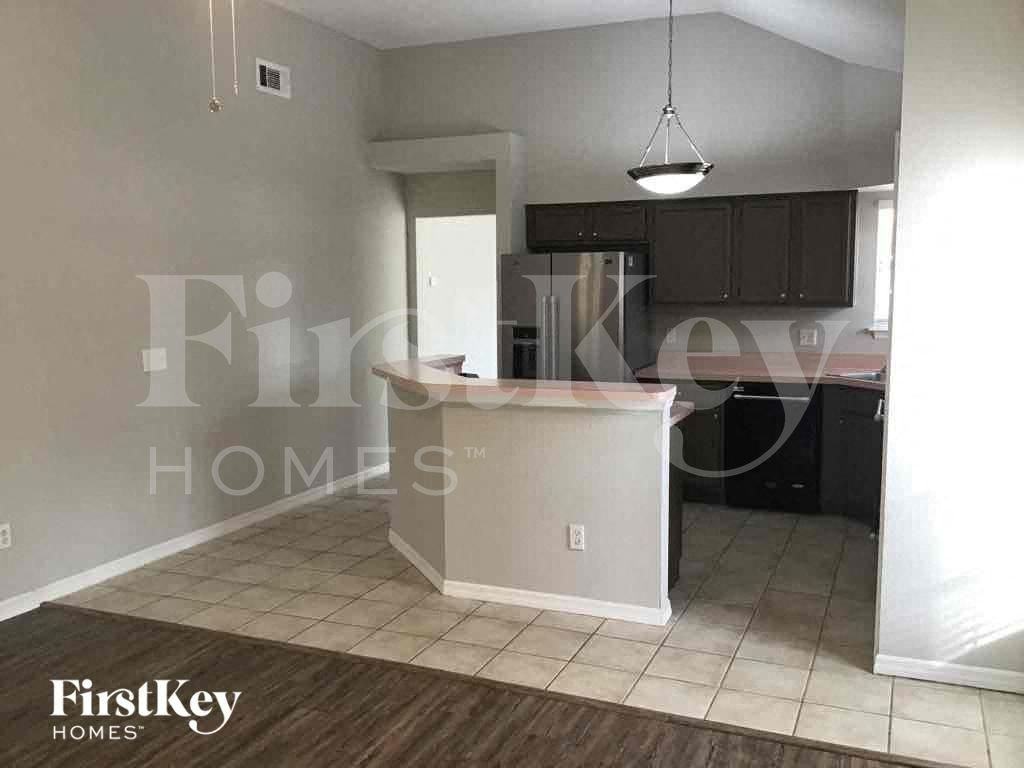 1575 Pine Ct - Photo 4 of 18