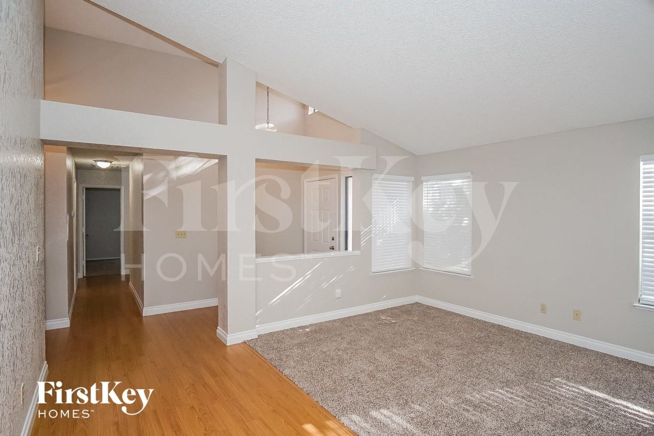 357 Orchard Ct - Photo 3 of 15