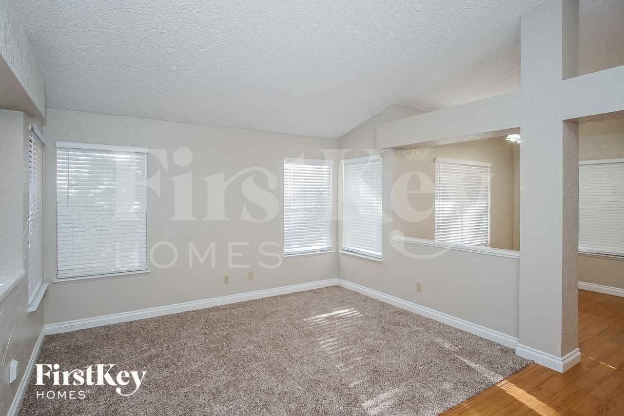 357 Orchard Ct - Photo 4 of 15