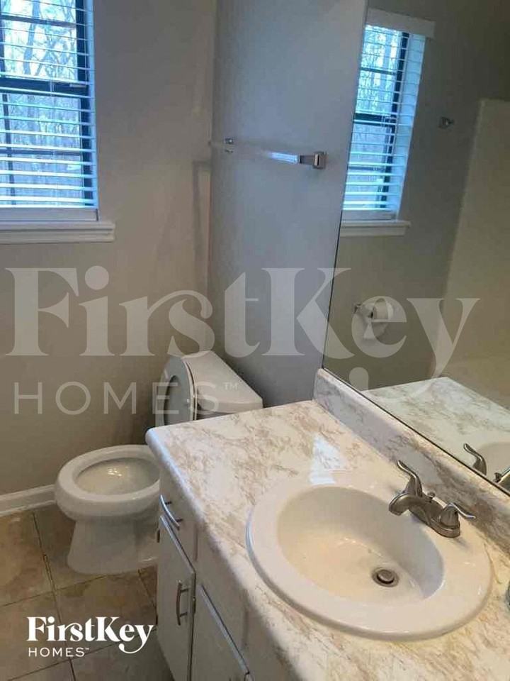 2215 Rock Springs Rd - Photo 5 of 15