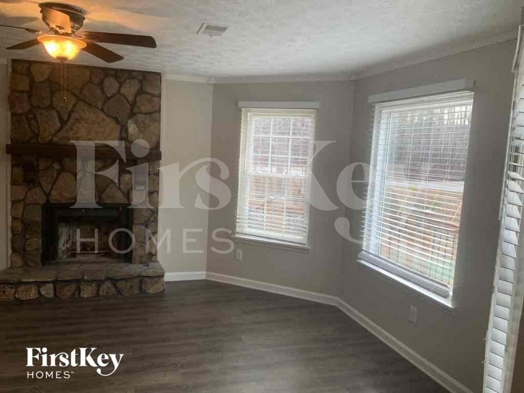 2215 Rock Springs Rd - Photo 7 of 15