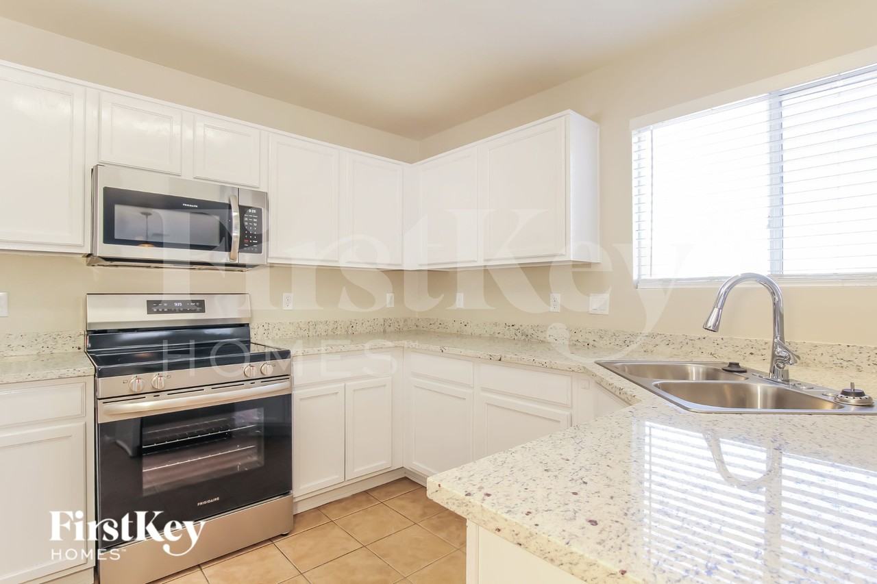 850 S 223rd Ln - Photo 6 of 19