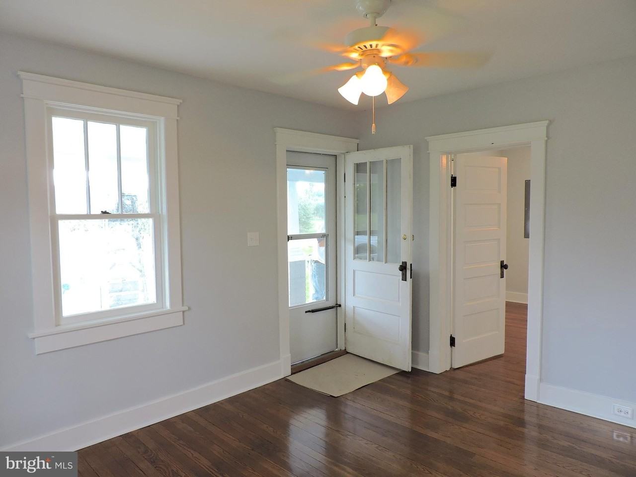 1101 Merrimans Ln - Photo 4 of 27