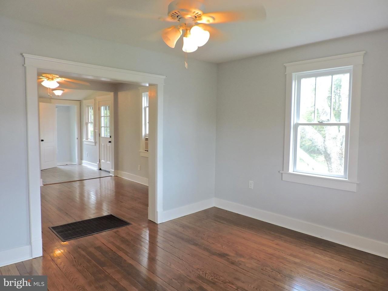 1101 Merrimans Ln - Photo 6 of 27