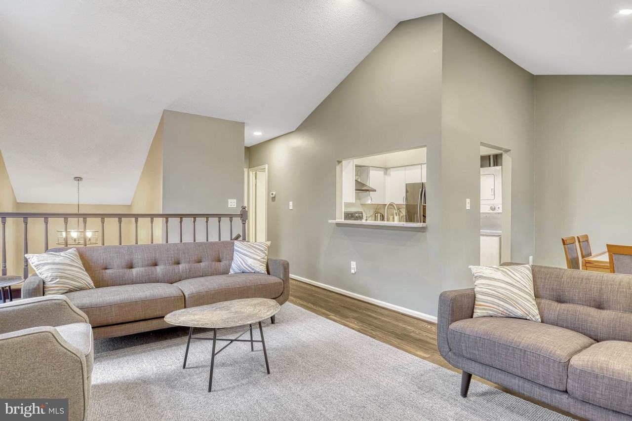 7598 Lakeside Village Dr Unit N - Photo 4 of 27