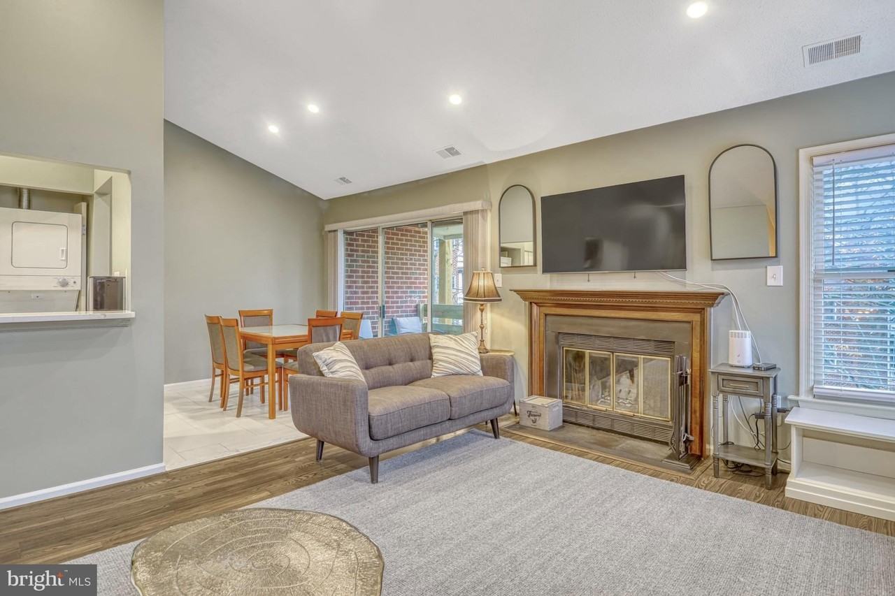 7598 Lakeside Village Dr Unit N - Photo 5 of 27