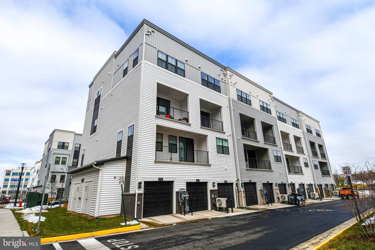 4771 Sully Point Ln - Photo 2 of 26