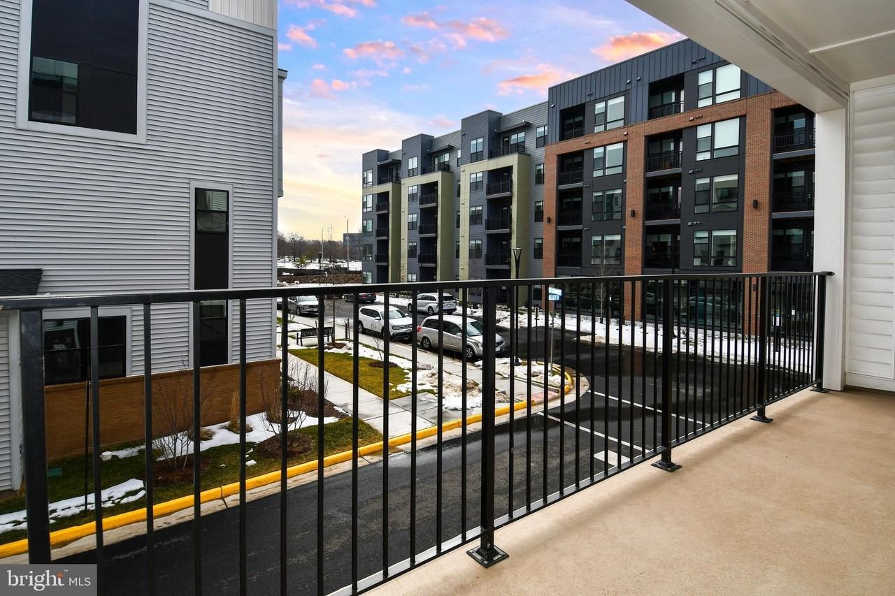 4771 Sully Point Ln - Photo 3 of 26