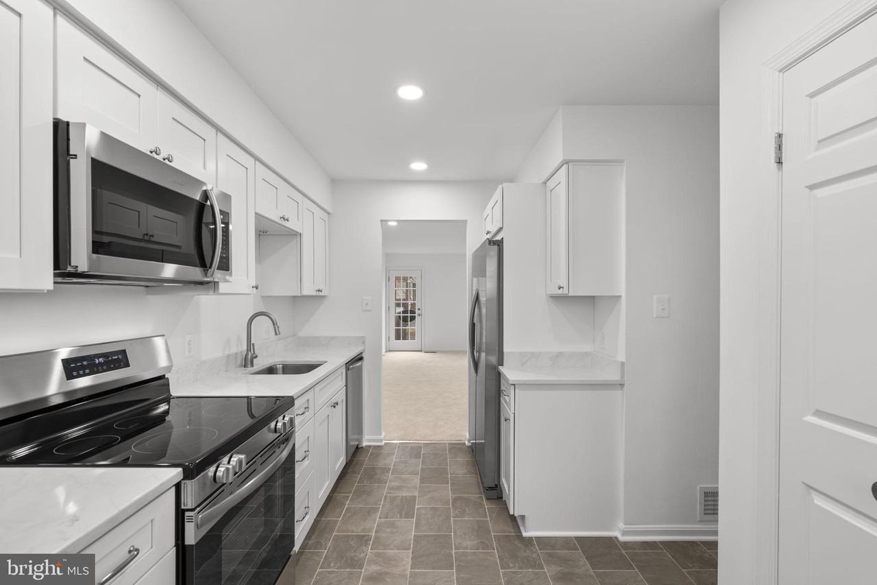 119 E Main St Apt 3 - Photo 4 of 29