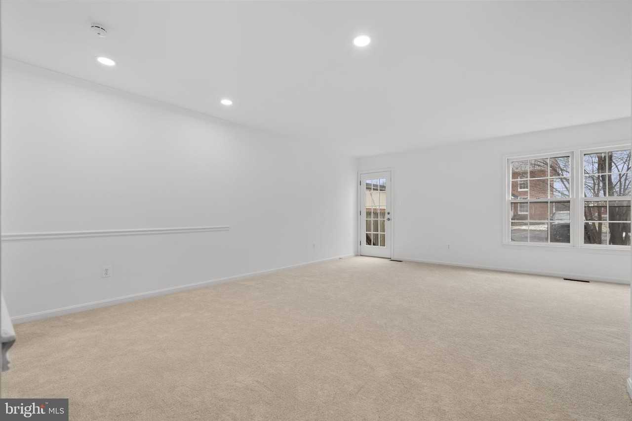 119 E Main St Apt 3 - Photo 7 of 29