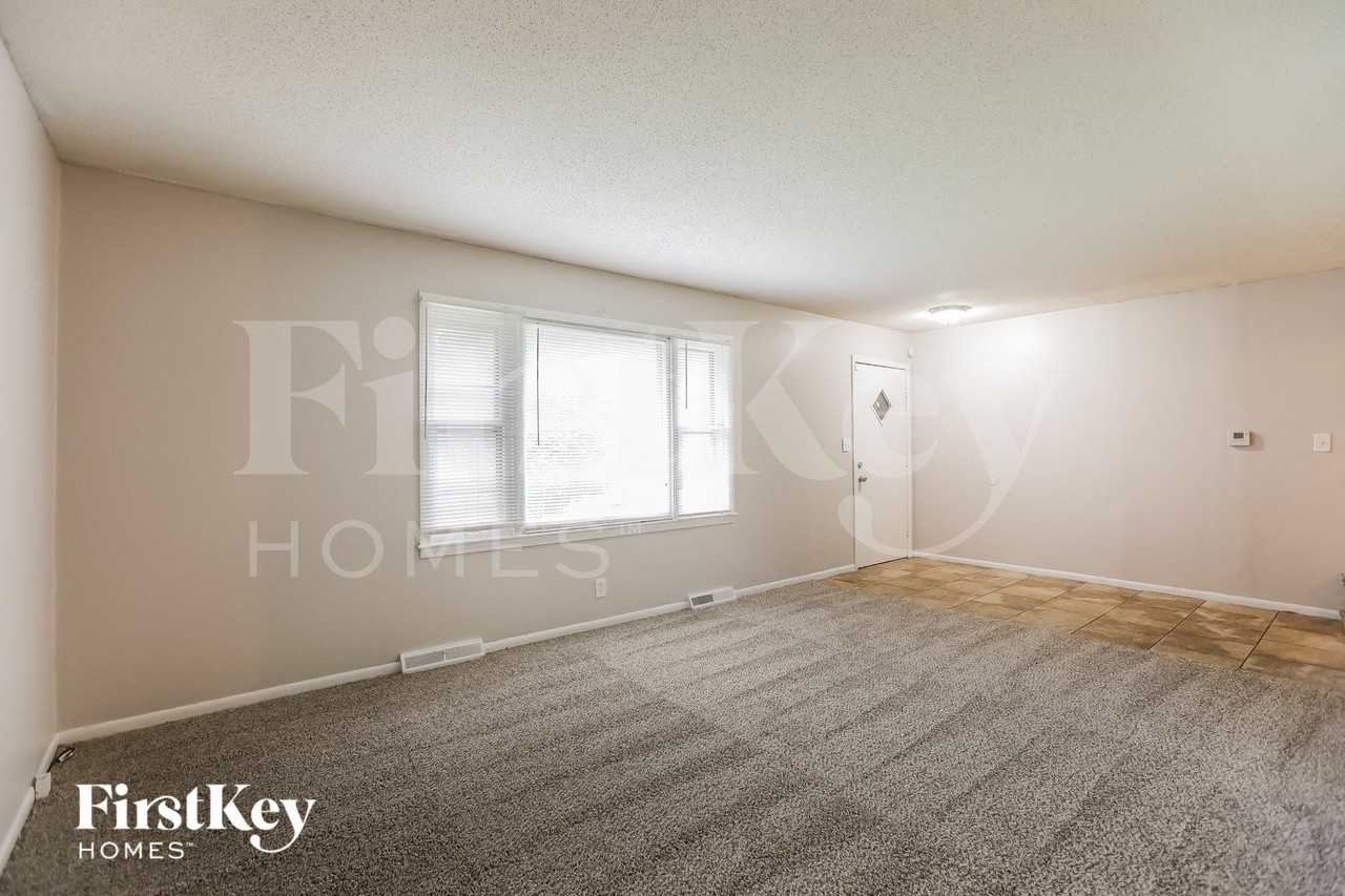 8313 E 85th Ter - Photo 4 of 15