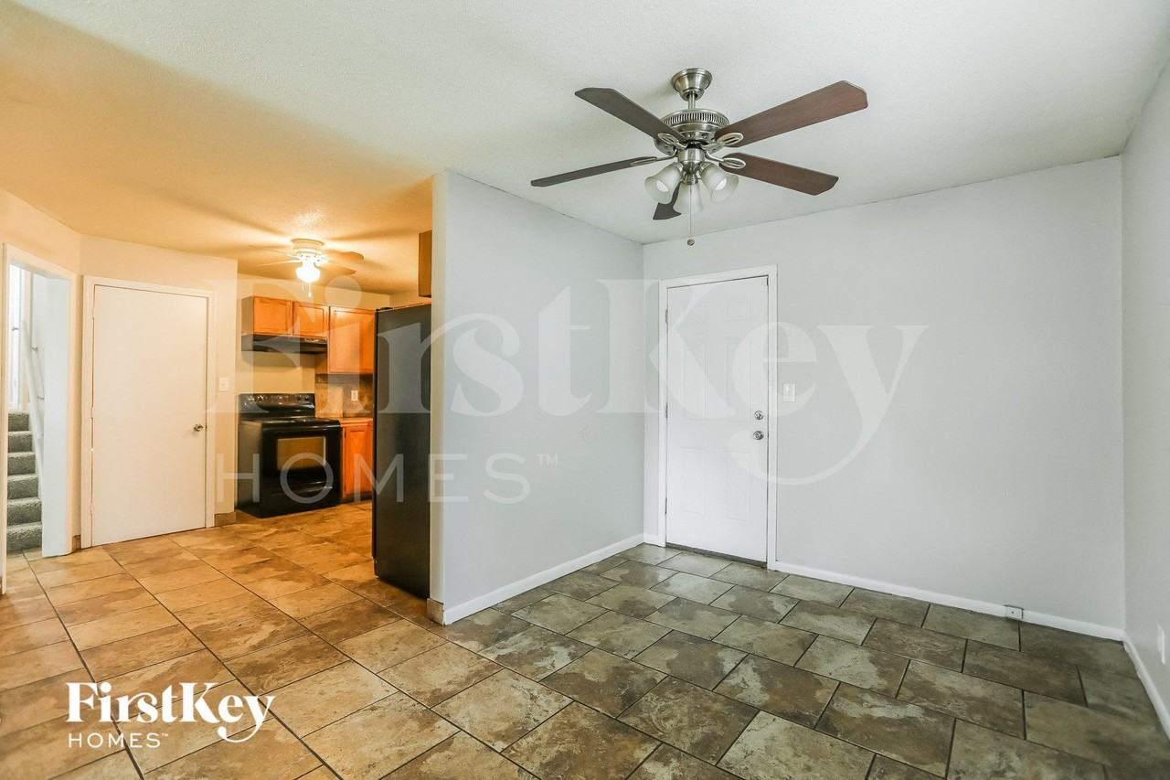 8313 E 85th Ter - Photo 5 of 15