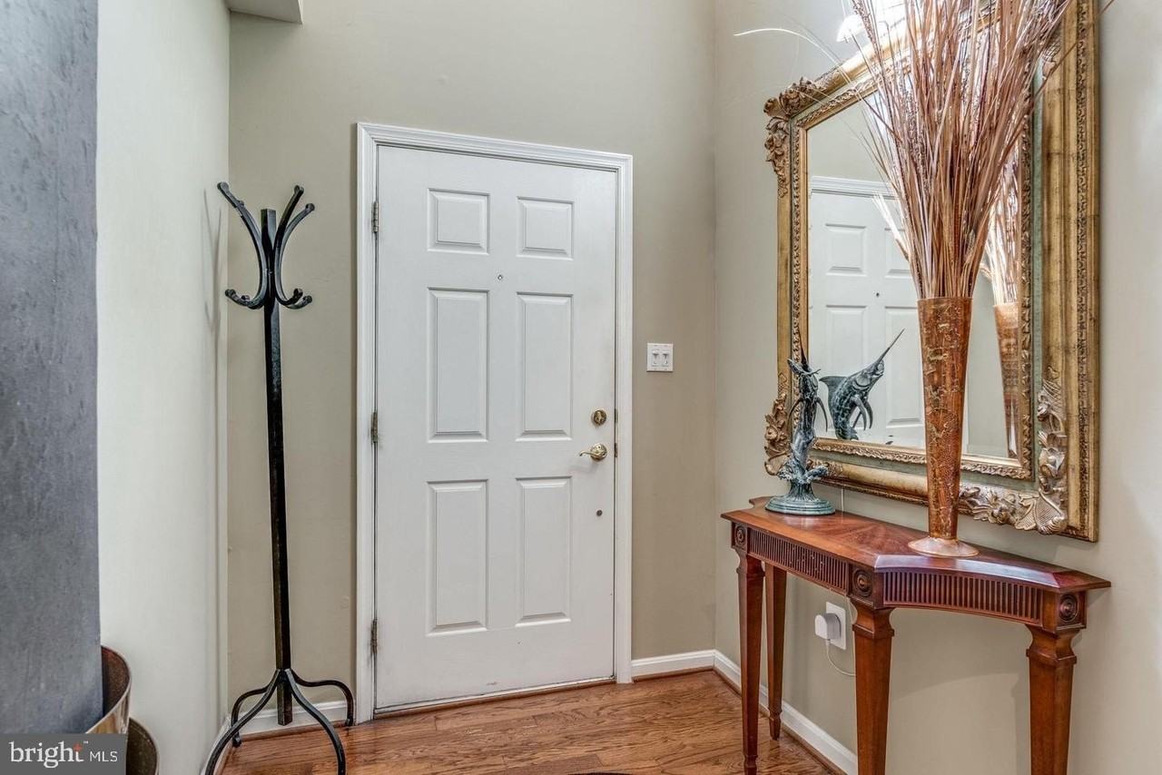 43726 Clear Lake Sq - Photo 4 of 36