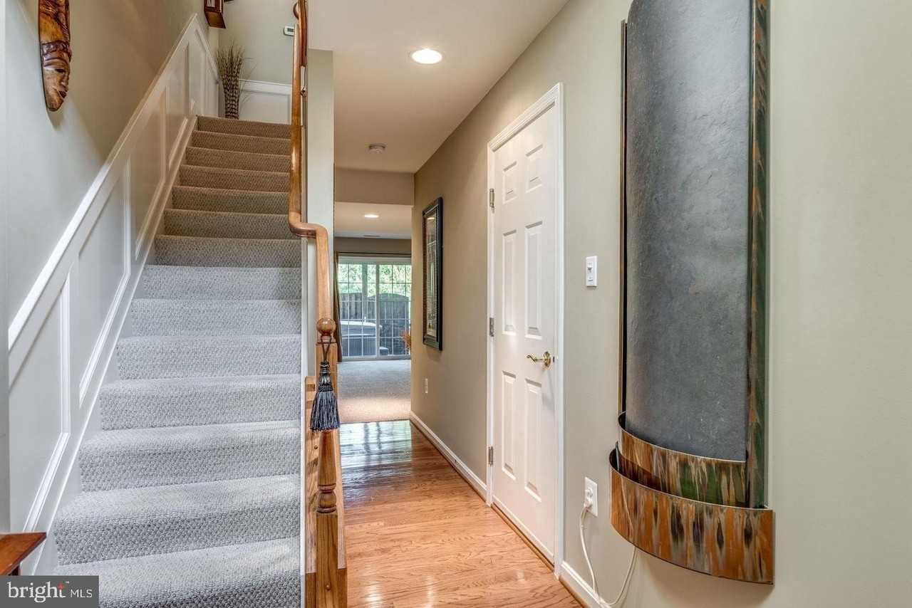 43726 Clear Lake Sq - Photo 5 of 36