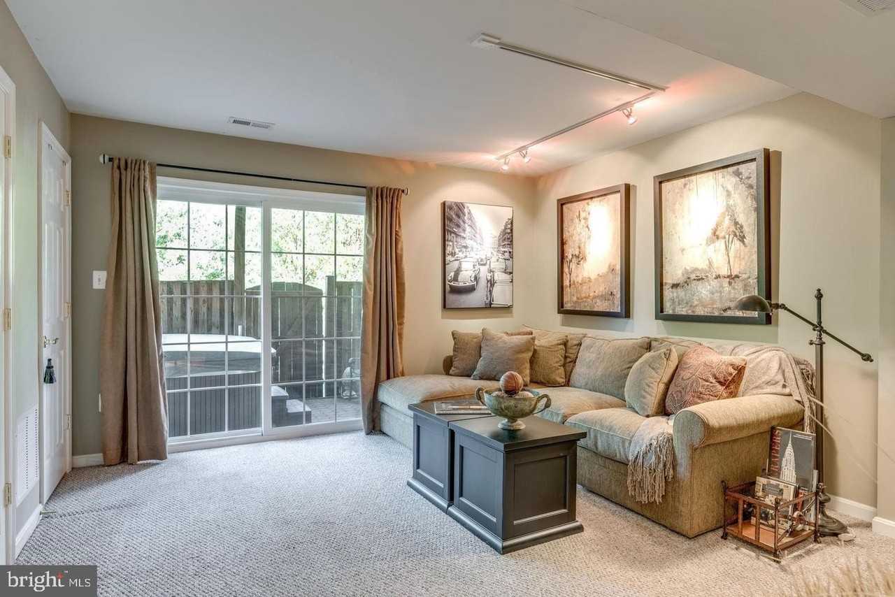 43726 Clear Lake Sq - Photo 6 of 36