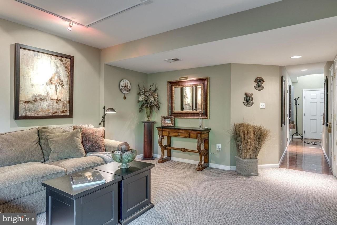 43726 Clear Lake Sq - Photo 7 of 36