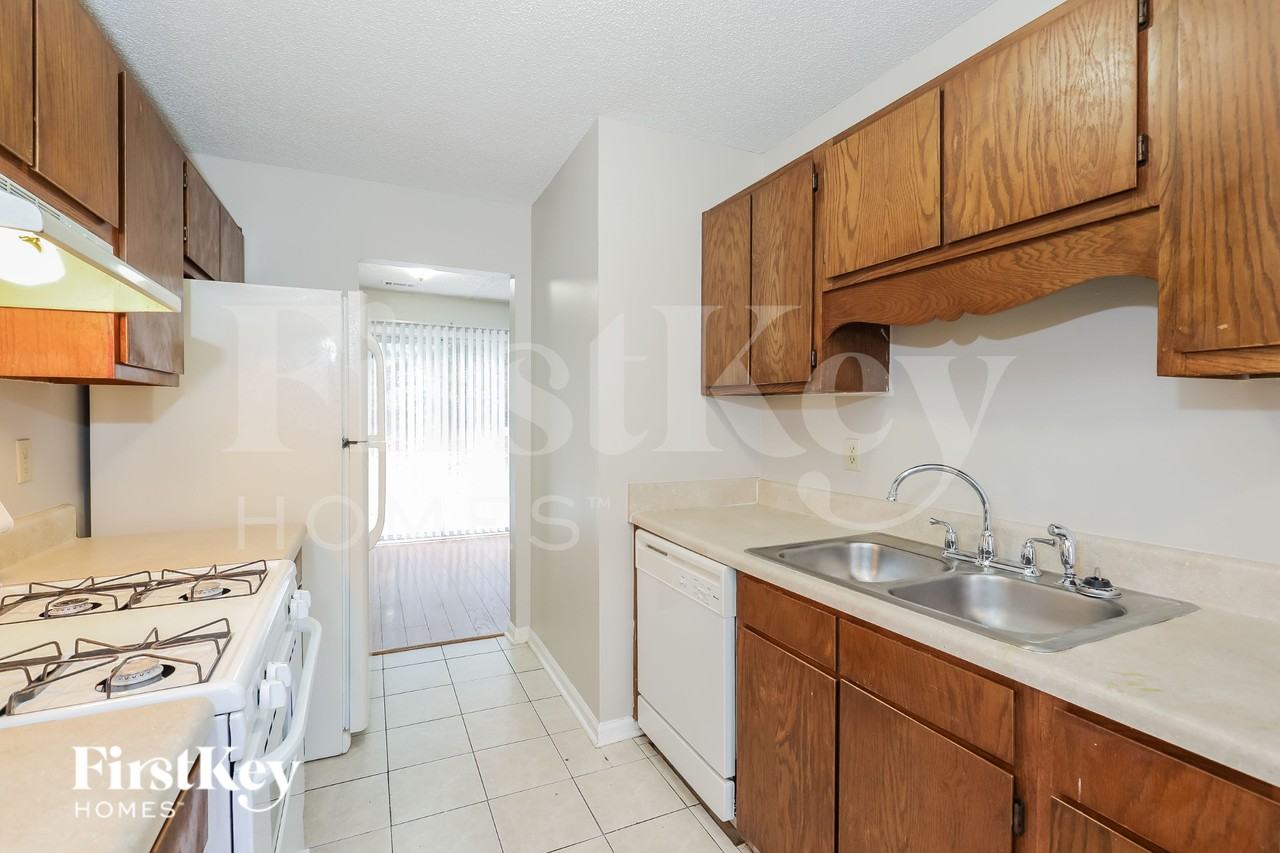 8062 Creekstone Way - Photo 7 of 19