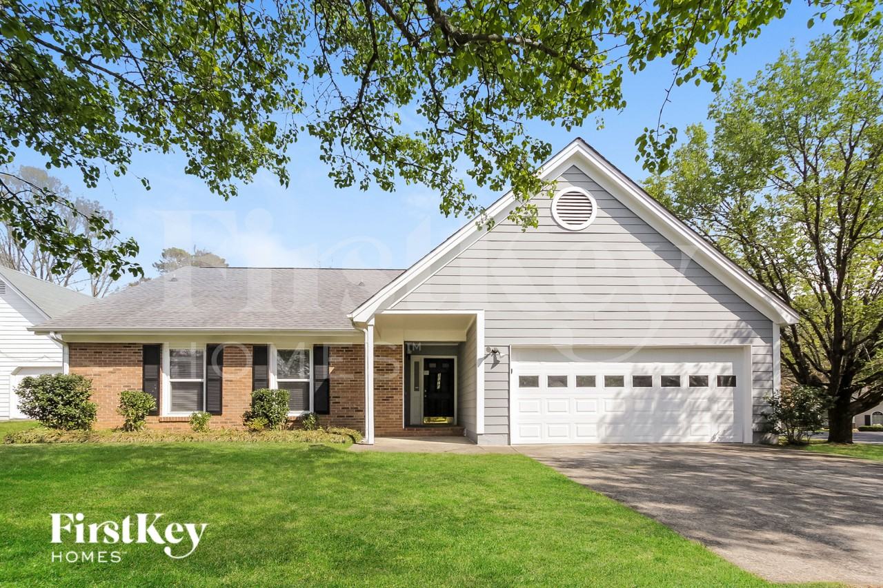 8020 Glencannon Dr - Photo 2 of 15