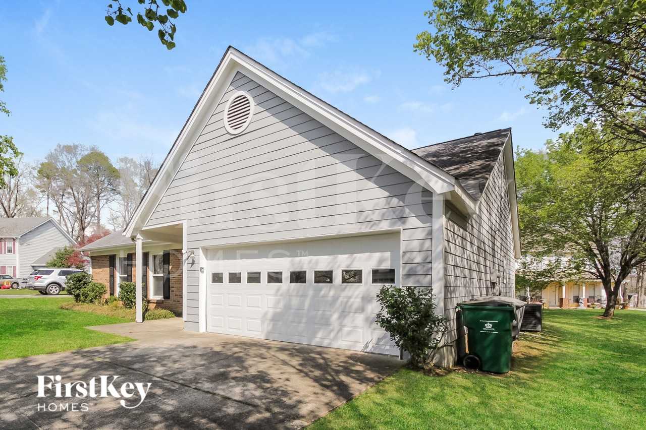 8020 Glencannon Dr - Photo 3 of 15