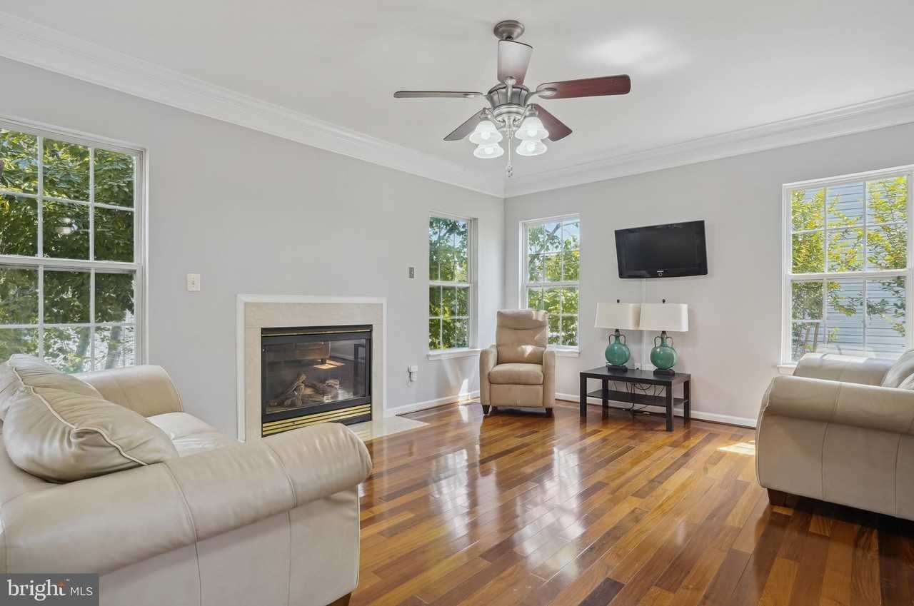 4957 Breeze Way - Photo 2 of 20