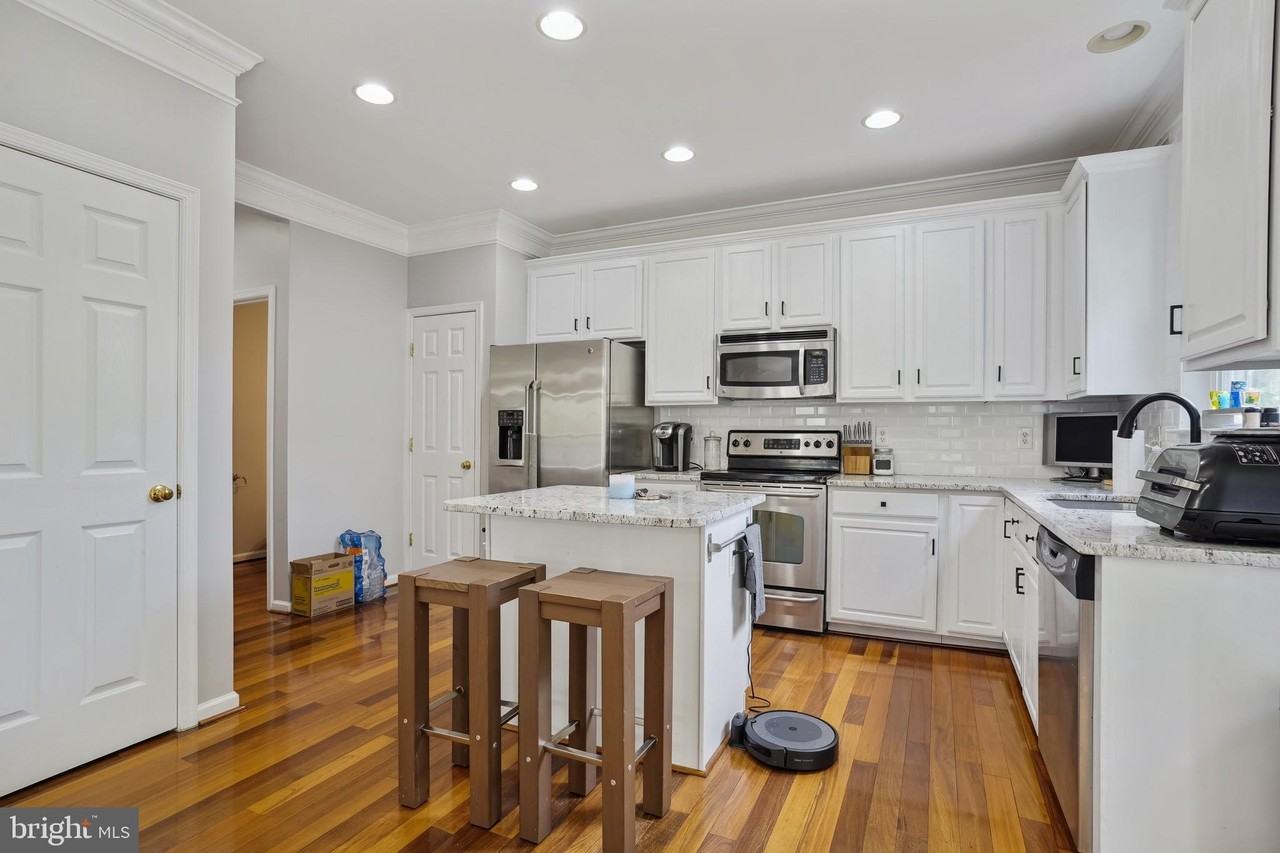 4957 Breeze Way - Photo 7 of 20