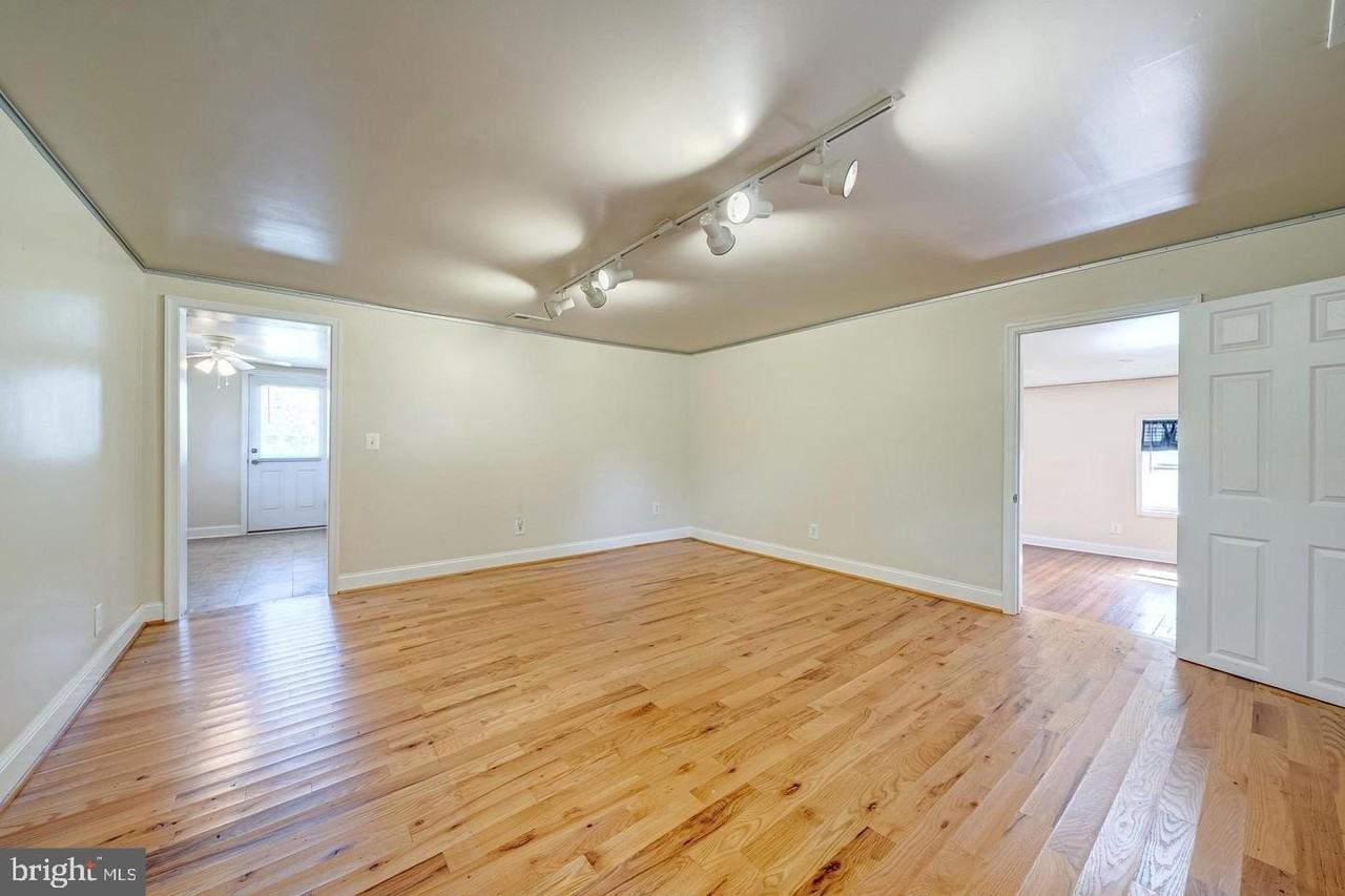 4813 Catharpin Rd - Photo 3 of 11