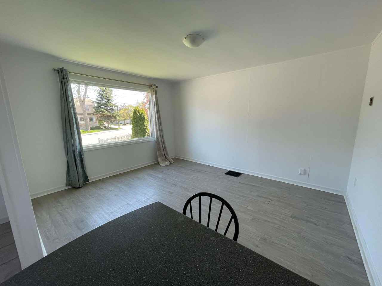 426 Macdonnell St - Photo 2 of 20