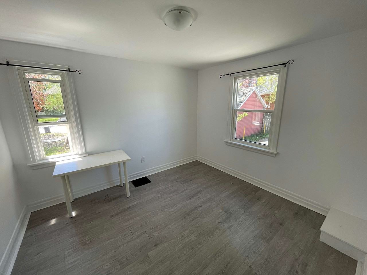 426 Macdonnell St - Photo 4 of 20