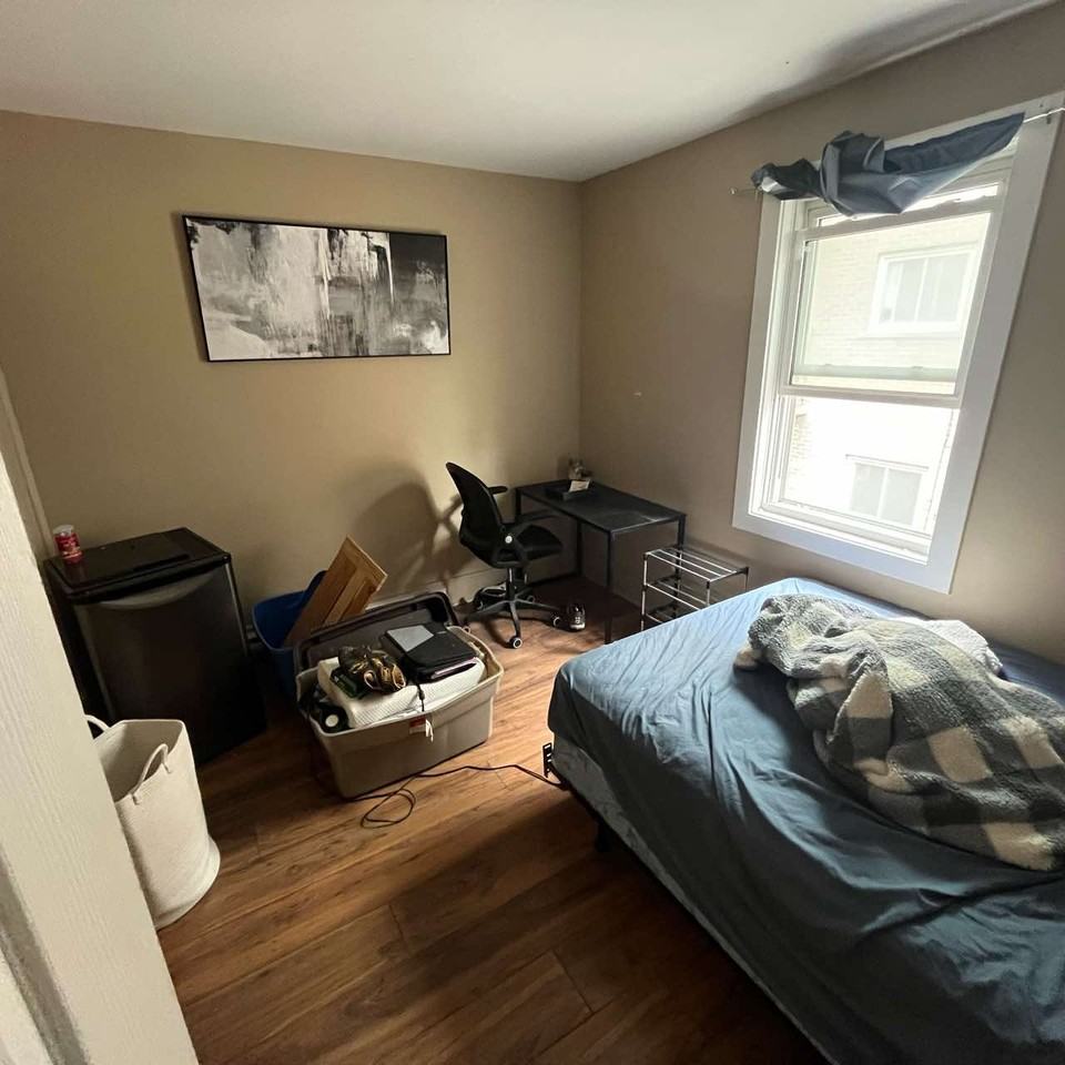 551 Frontenac St - Photo 2 of 21