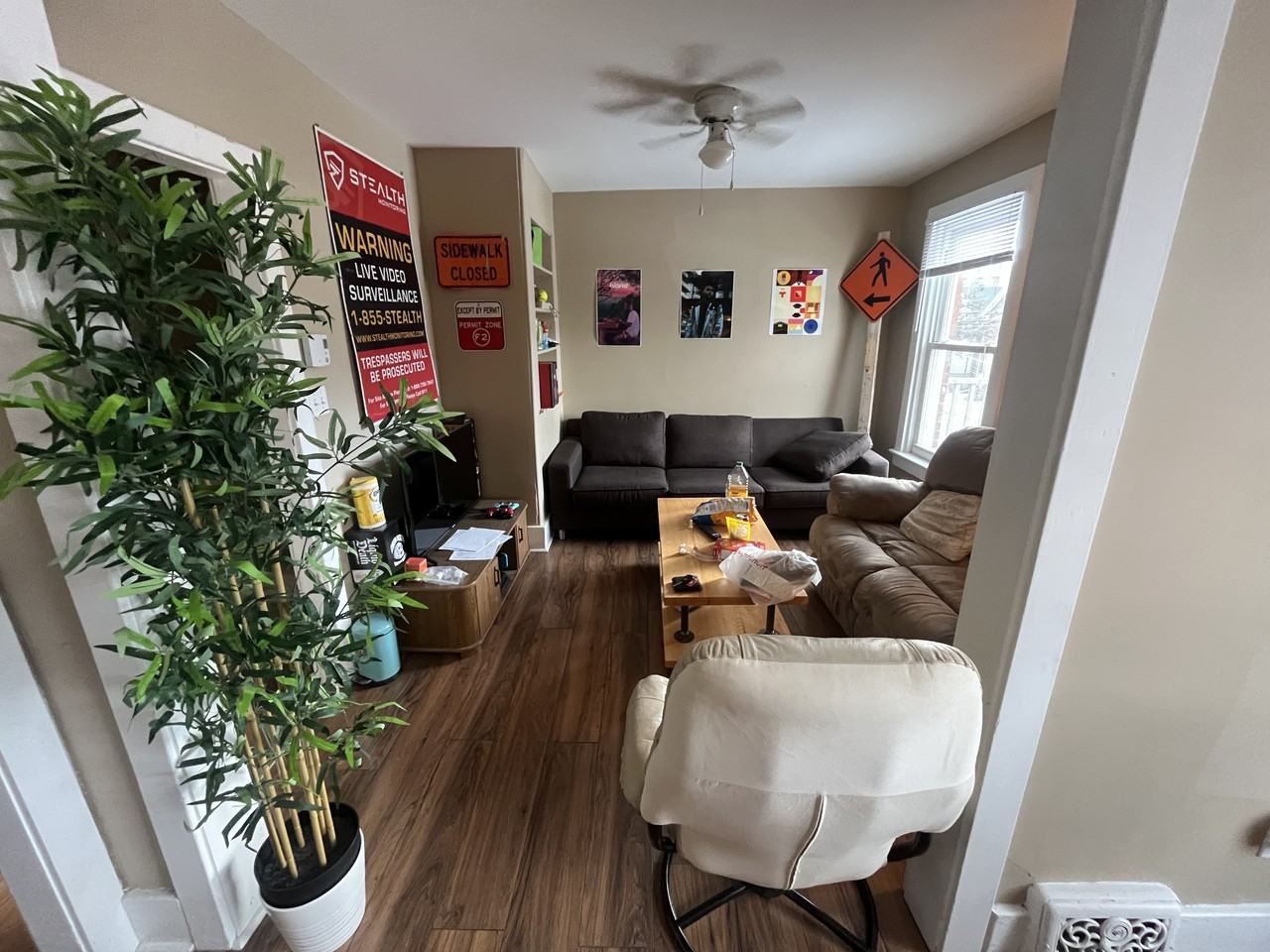 551 Frontenac St - Photo 3 of 21