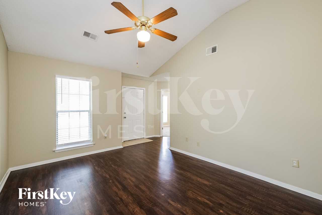 7602 Iris Dr - Photo 3 of 16