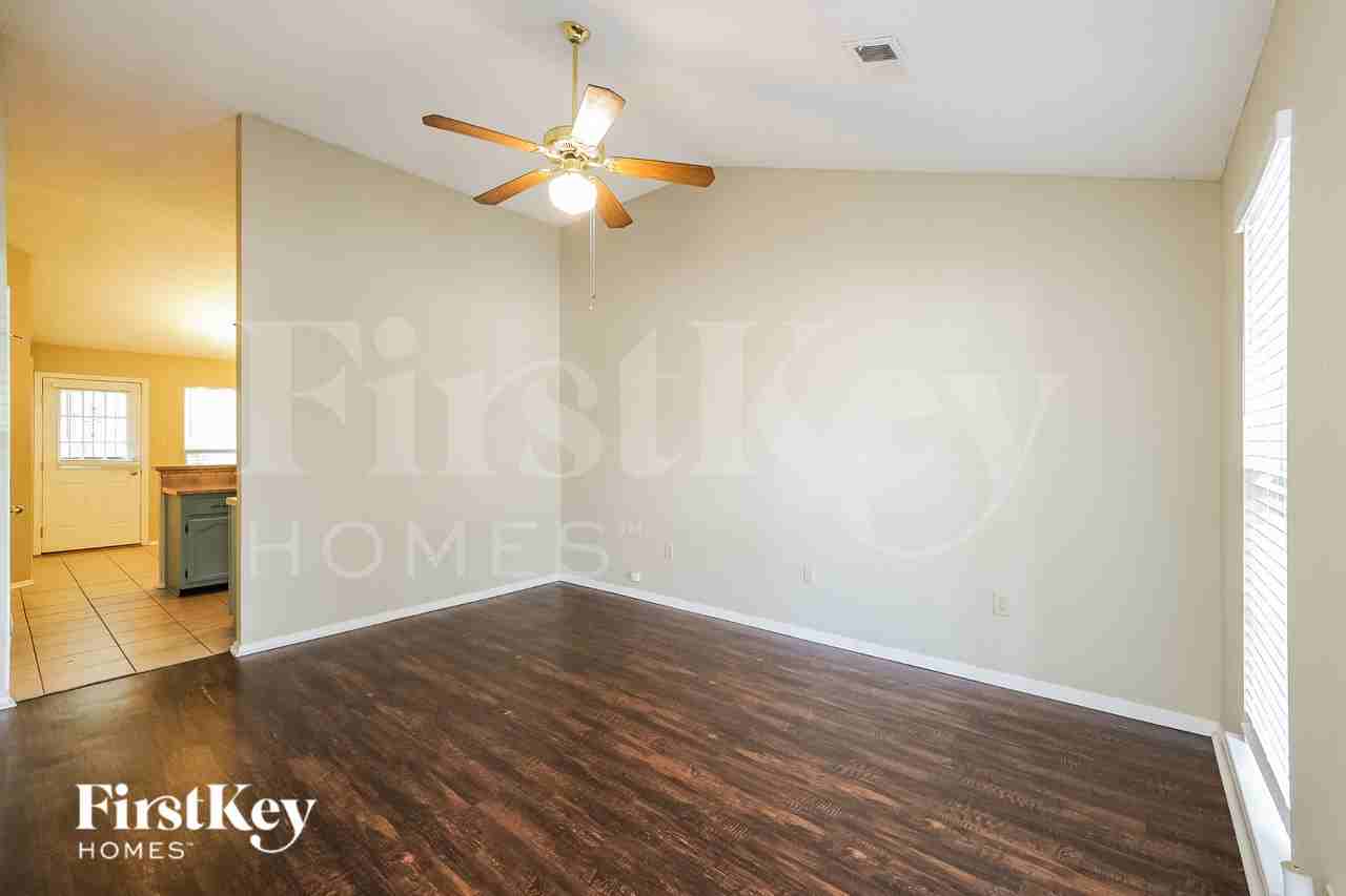 7602 Iris Dr - Photo 4 of 16