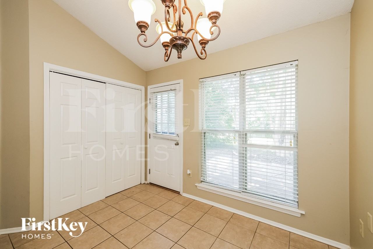 7602 Iris Dr - Photo 5 of 16