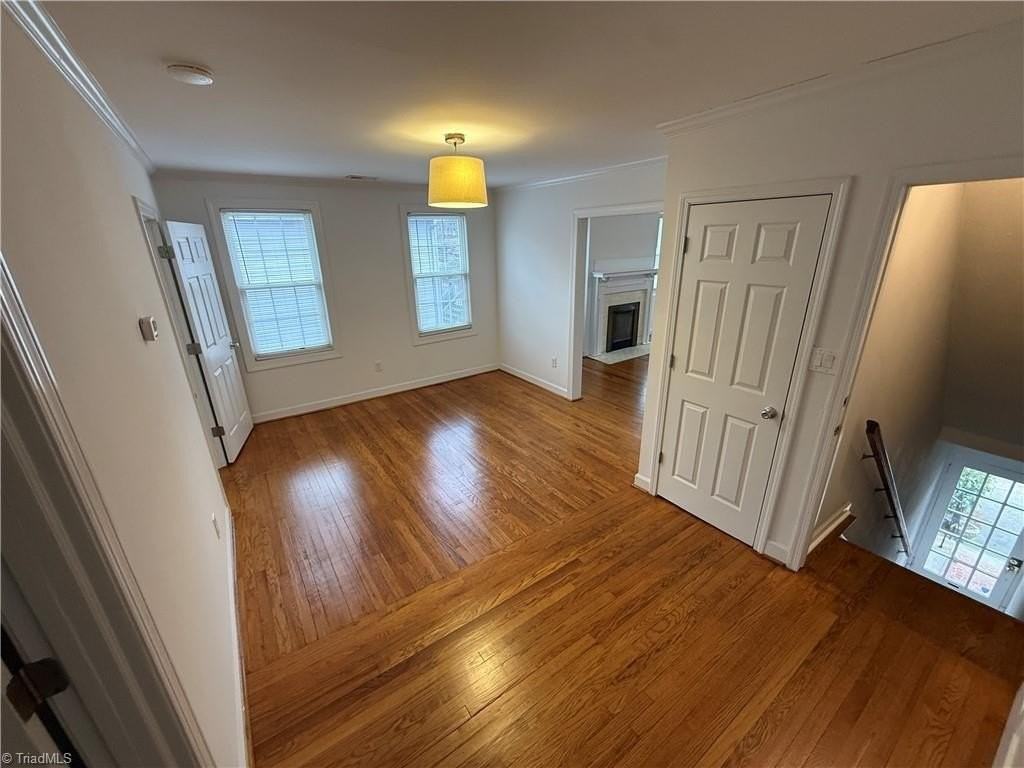 1422 Glade St - Photo 5 of 16