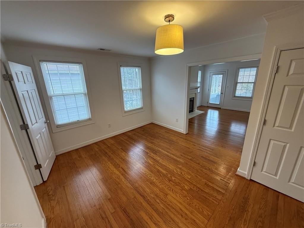 1422 Glade St - Photo 6 of 16