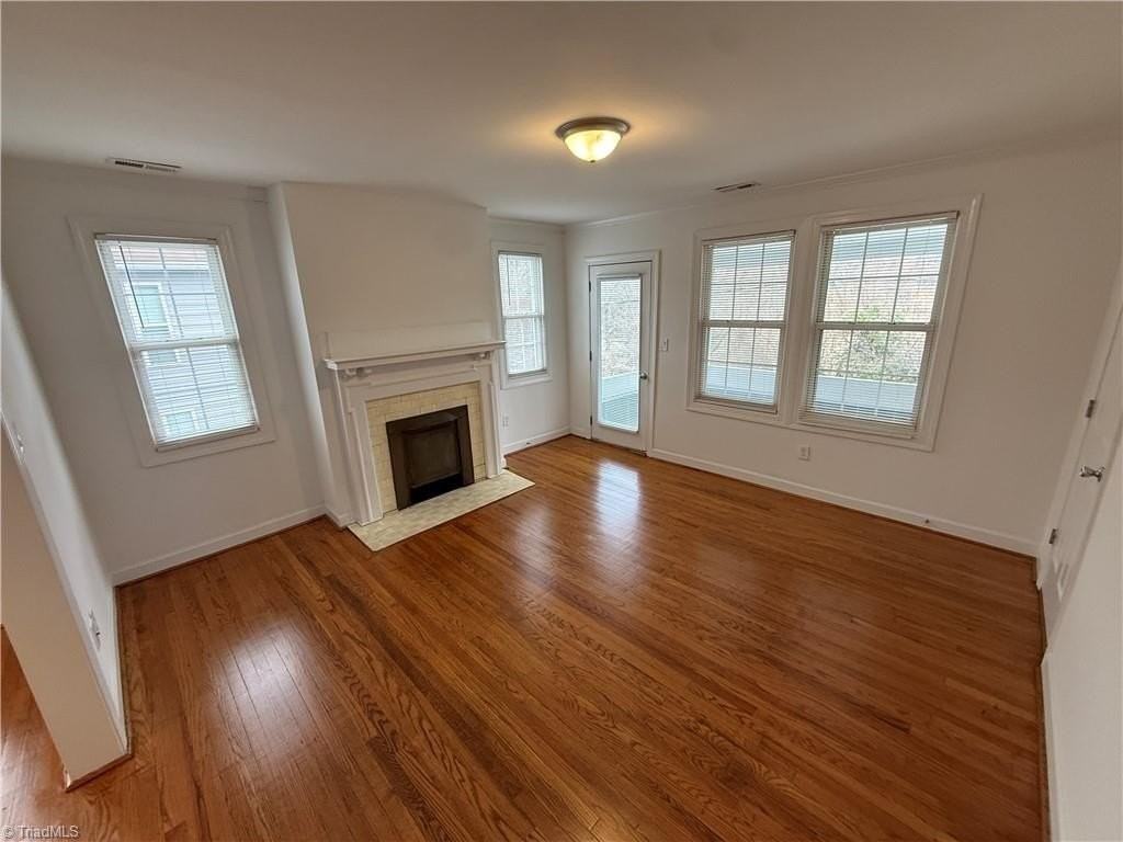 1422 Glade St - Photo 7 of 16