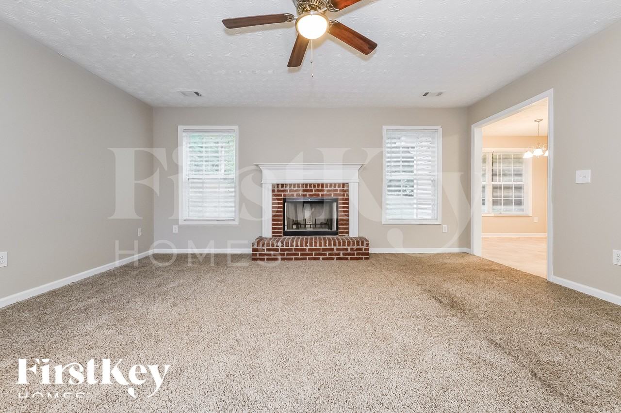 54 Windcrest Dr - Photo 2 of 18