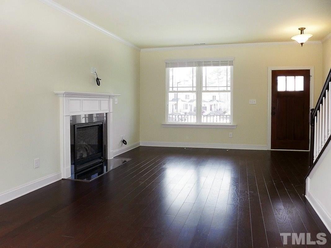 121 Bella Dr - Photo 4 of 23