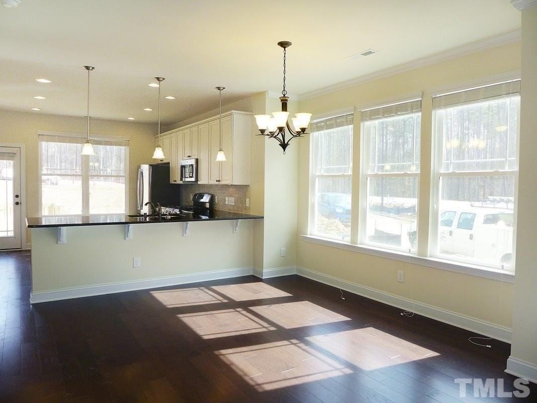 121 Bella Dr - Photo 6 of 23